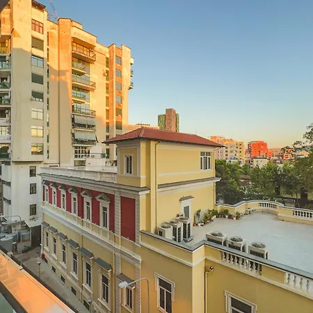Lovely 1 Bedroom&1 Living In Center.