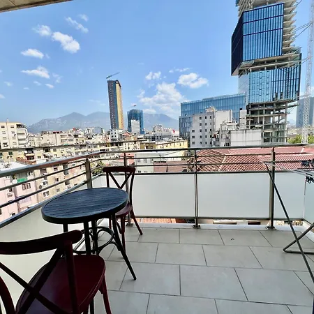 Lovely 1 Bedroom&1 Living In Center. Appartement