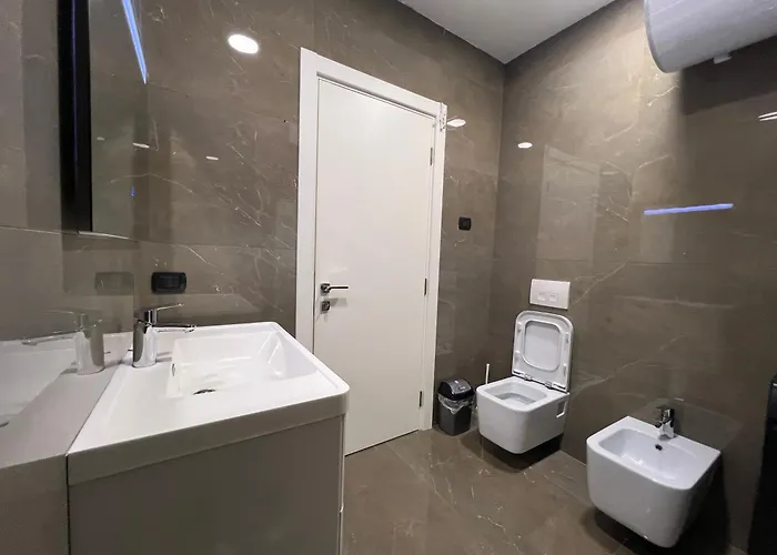 Downtown Grand Comfort Lägenhet Tirana