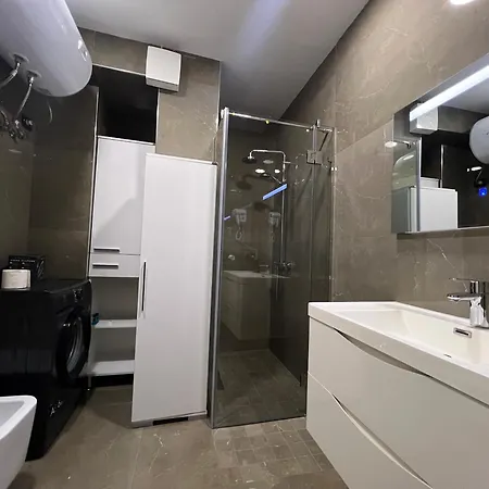 Downtown Grand Comfort 티라나