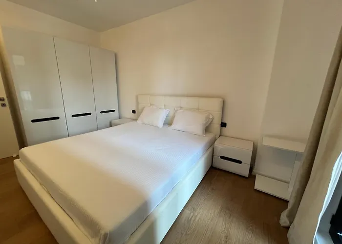 Downtown Grand Comfort Lägenhet Tirana