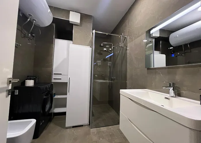 Lägenhet Downtown Grand Comfort Tirana